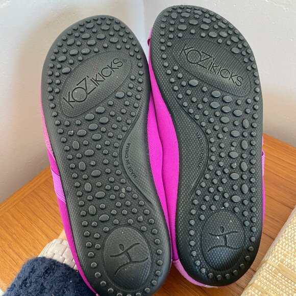 KoziKicks Woman's Slippers Sz LARGE (8.5 -9.5) - Picture 5 of 8